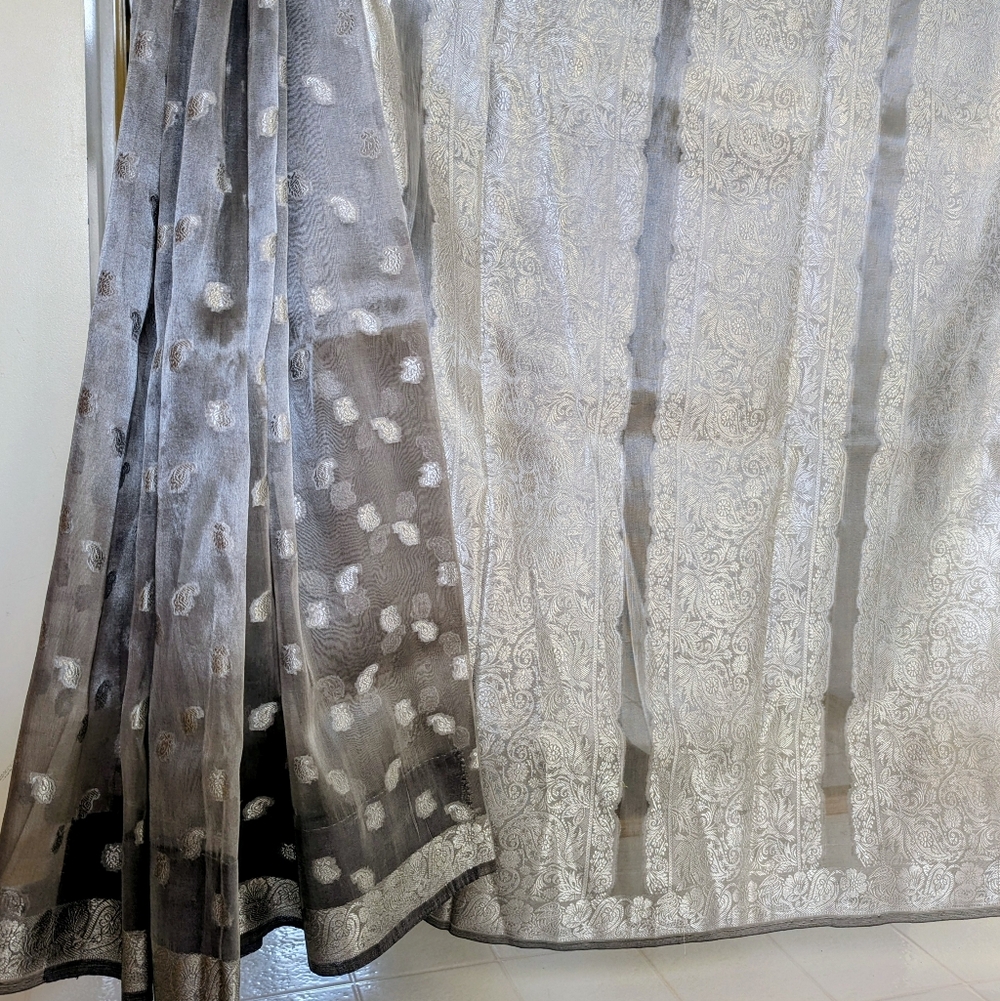 Elegant Gray Tissue Saree With Silk Weaving Work,Heavy Paloo, Booties All Over